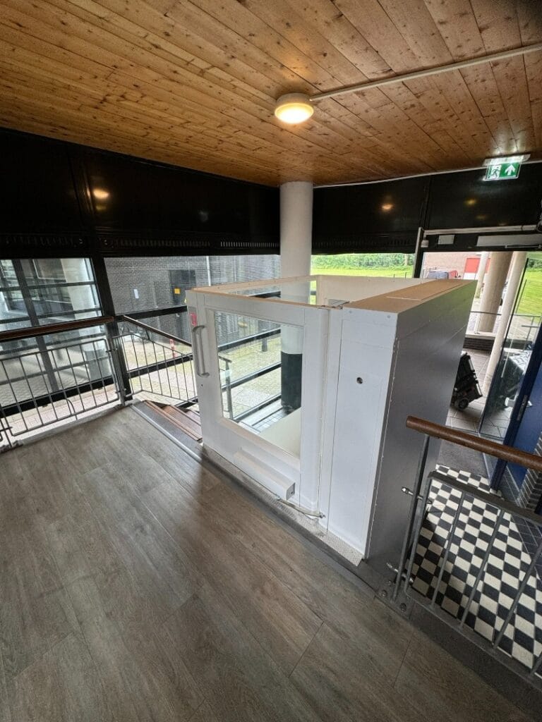 platformlift met halve schachttop