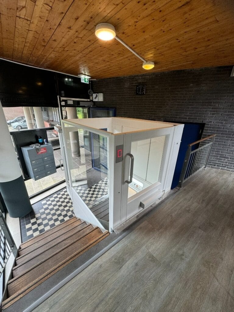 platformlift met halve top