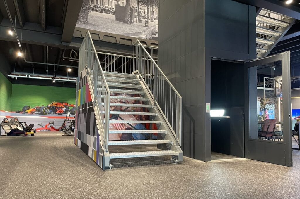 zwarte platformlift a7000 plattetv
