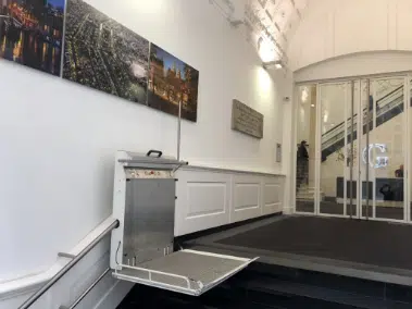 rolstoel traplift in hotels