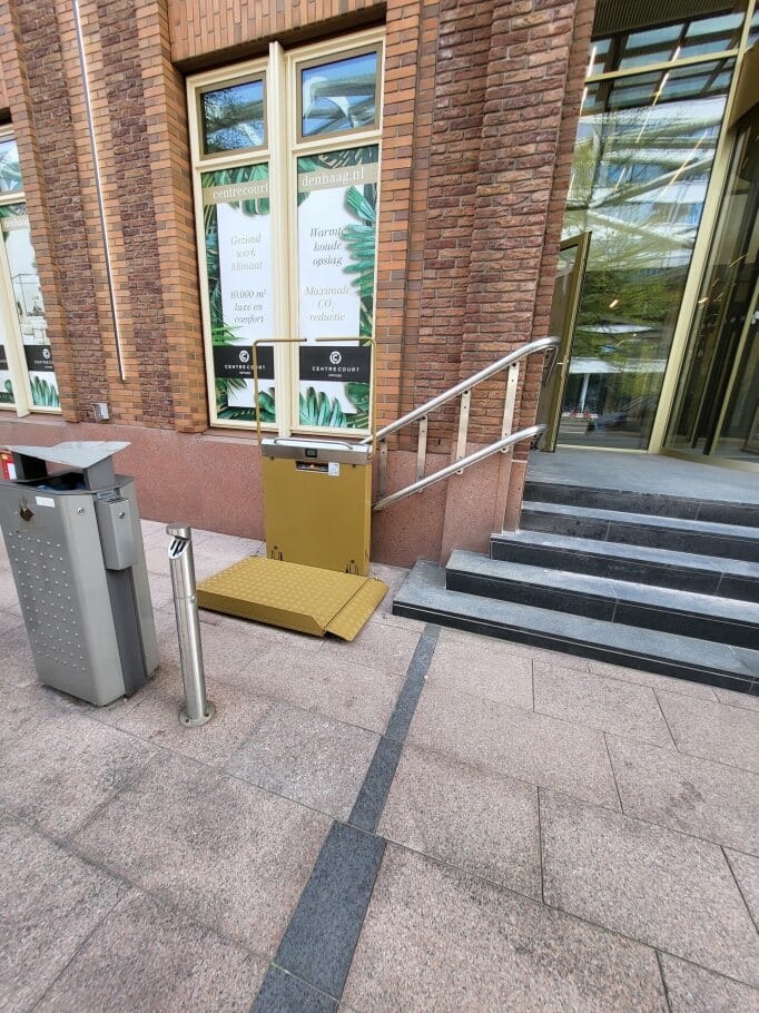 Rolstoellift alstoegankelijkheid voor bedrijfspanden