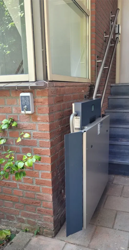 geplaatste plateautraplift gtl bij vve 't kruytschip in leiden