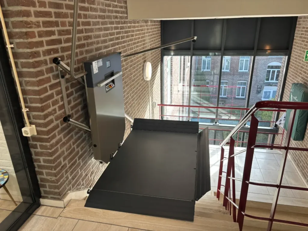 ruim platform van 900x1250 millimeter voor scootmobielen